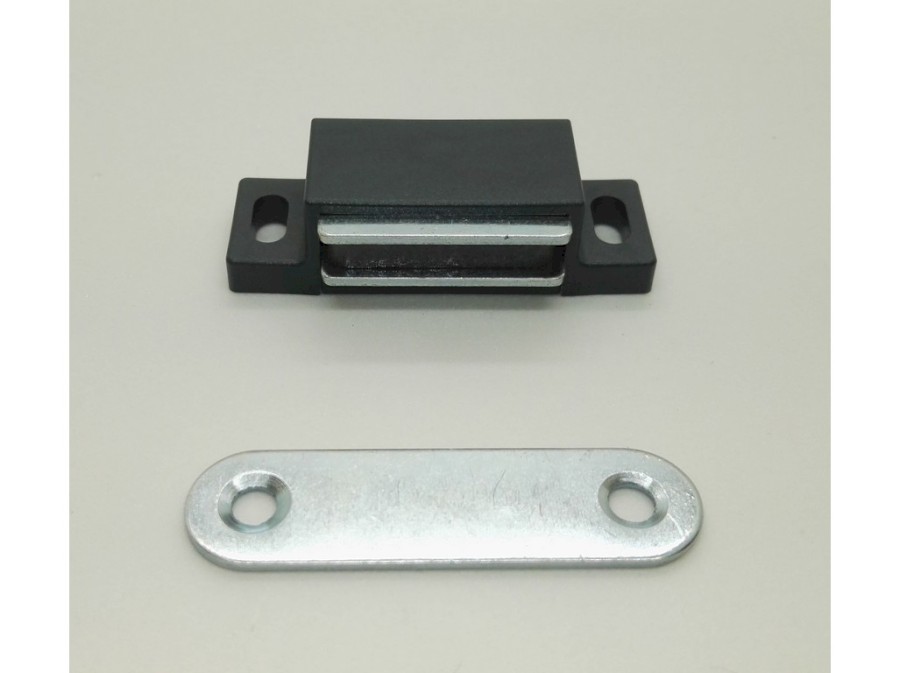 32968_MAGNET SITE TMAVY SEDY1